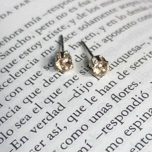 SUPER DAINTY DOTS STUD EARRINGS